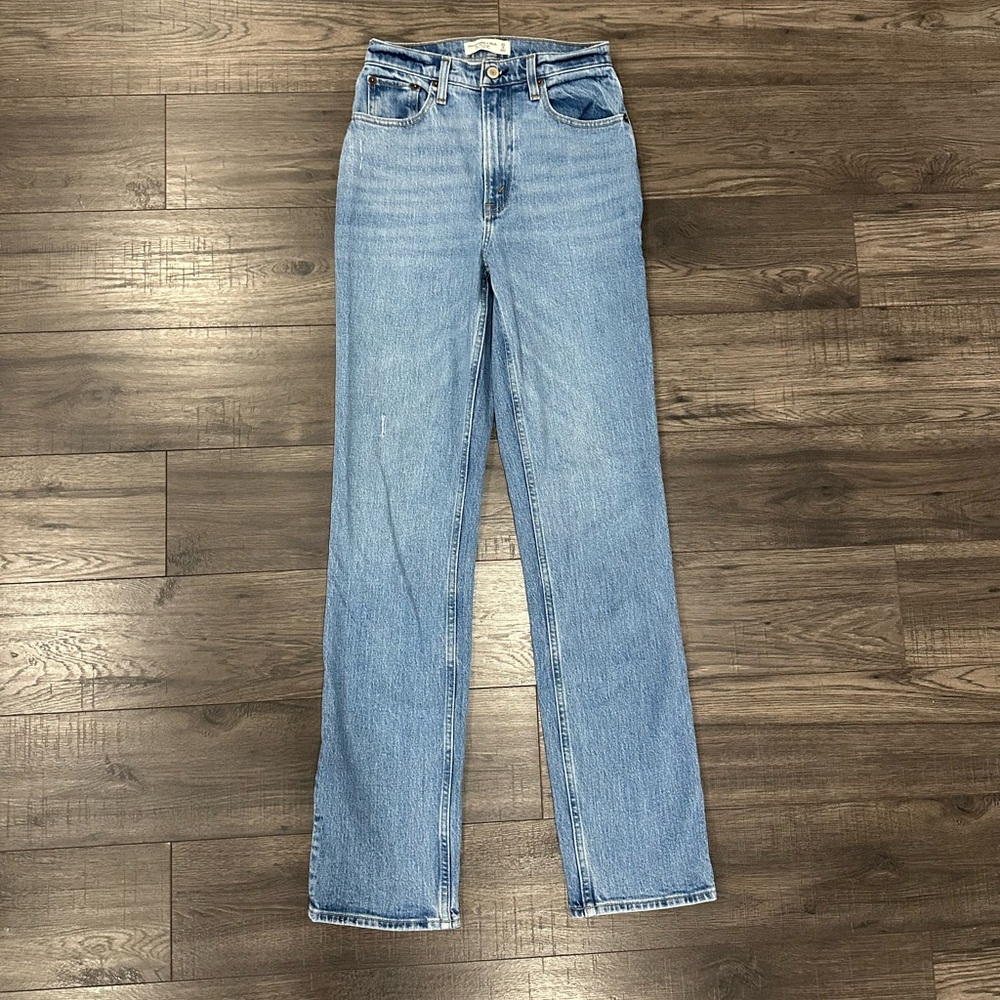 Abercrombie & Fitch The 90’s Straight Ultra High Rise Jeans